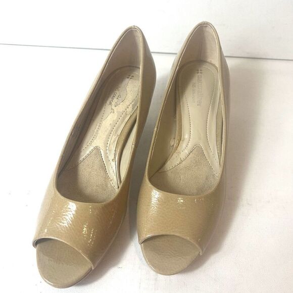 Naturalizer Womens 7M Pumps Beige Glossy Faux Leather Slip On Low Heels Peep Toe - Picture 2 of 14